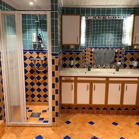 Tommerhus Naer Tusenfryd Utenfor Oslo.