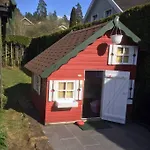 Villa Tommerhus Naer Tusenfryd Utenfor Oslo. As
